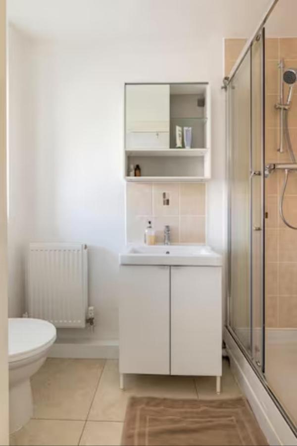 Bedroom With Kitchenette, Private Bathroom And Parking Кардифф Экстерьер фото